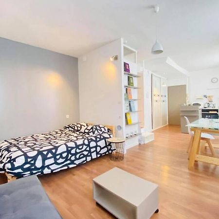 Studio De Charme Apartment Laon Bagian luar foto