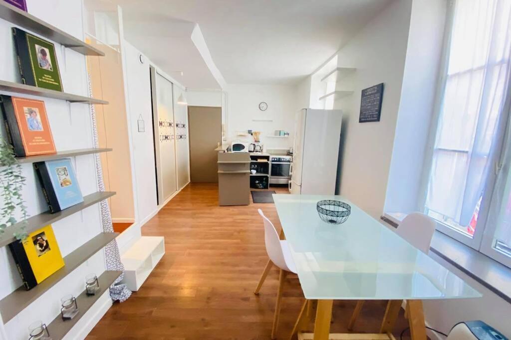 Studio De Charme Apartment Laon Bagian luar foto