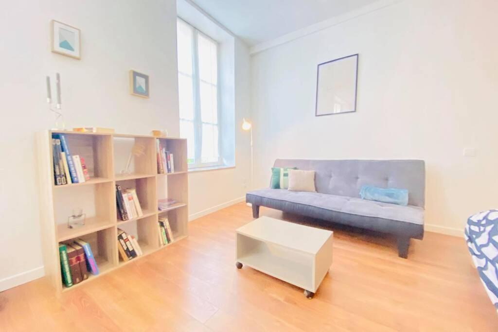 Studio De Charme Apartment Laon Bagian luar foto
