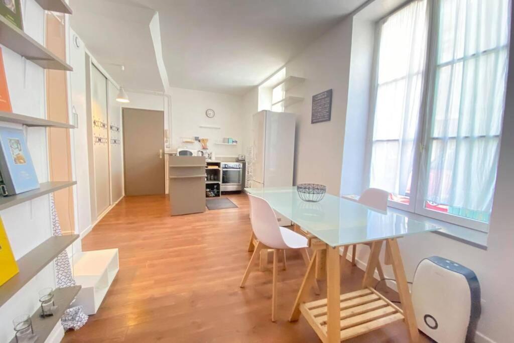Studio De Charme Apartment Laon Bagian luar foto