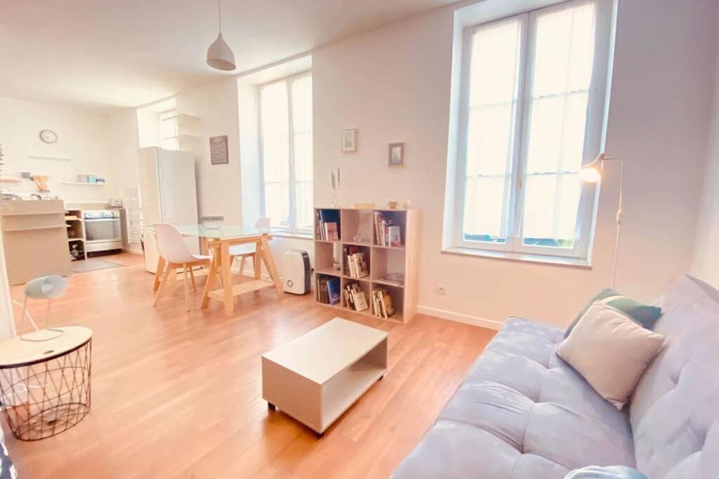 Studio De Charme Apartment Laon Bagian luar foto
